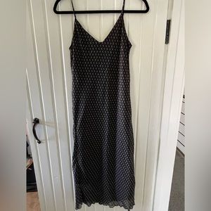 Izzy Spaghetti strap dress- size Small 🖤🤍